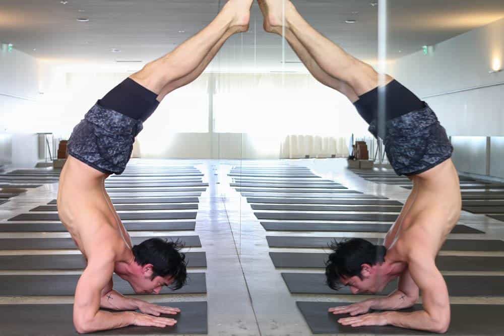 Headstand block with Master Matcha, Nic